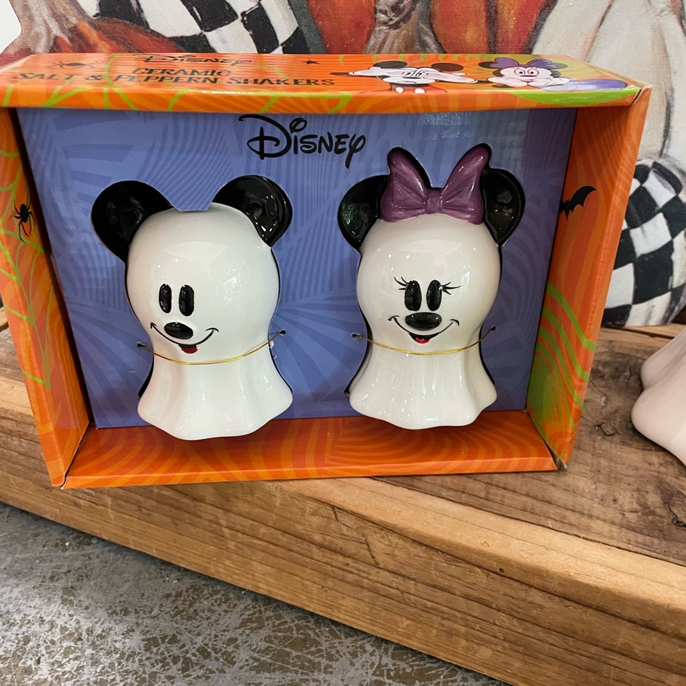Disney Halloween Mickey & Minnie Mouse Ghost Coffee Mug Set (2) & salt & Pepper - Picture 3 of 6